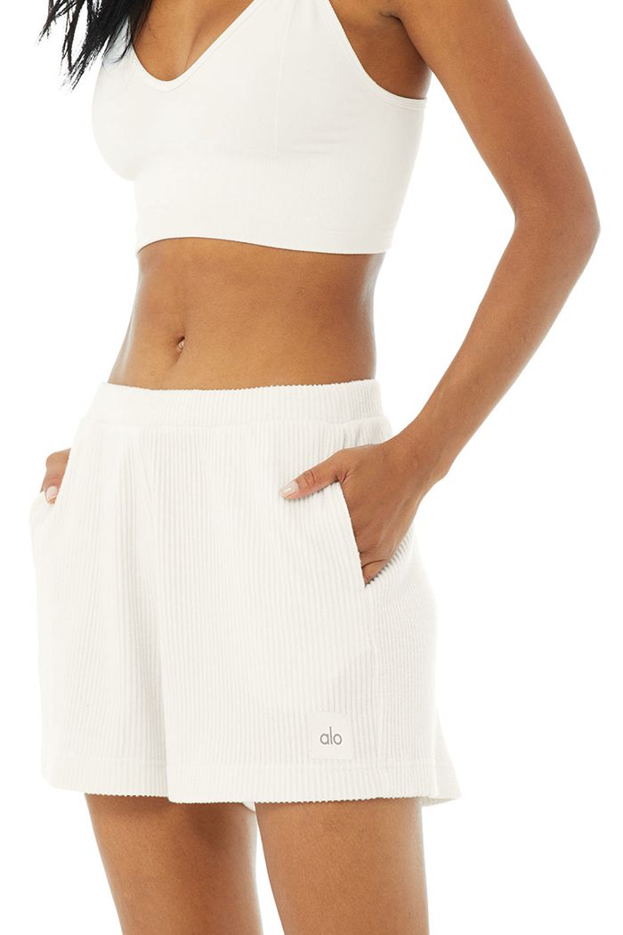 Alo Yoga Muse Short Dam Vita | 9162087-LE